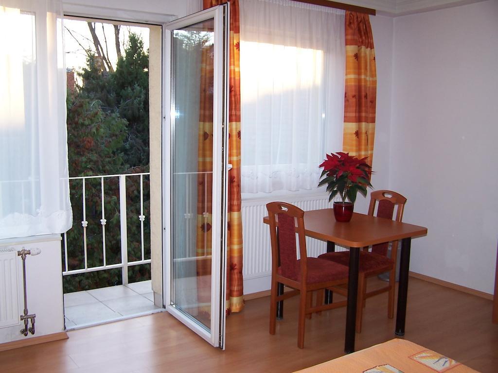 Akacia Apartment - Free Inside Parking, 2 Bedrooms, Garden, Next To Centre Budapest Rom bilde